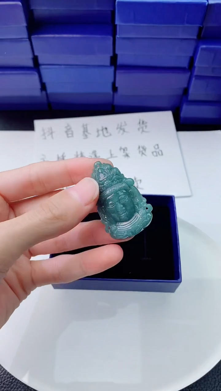 【闪购商品】翡翠未镶嵌颈饰        