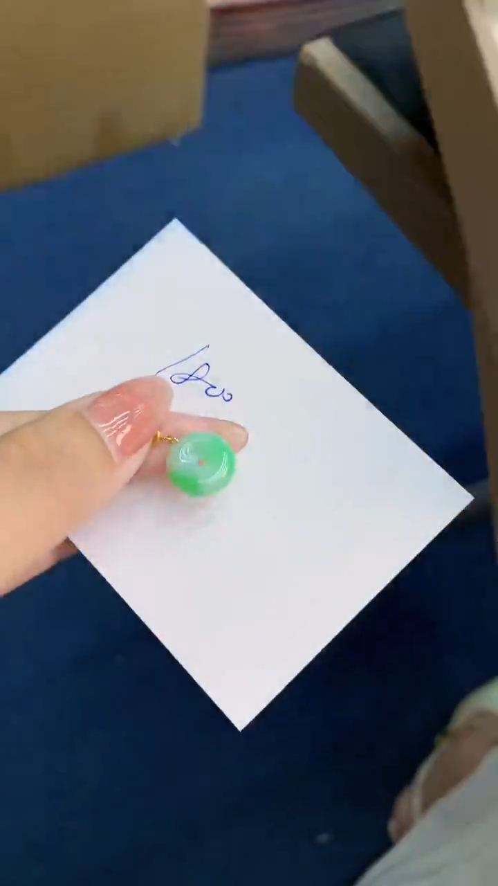 翡翠未镶嵌颈饰          1