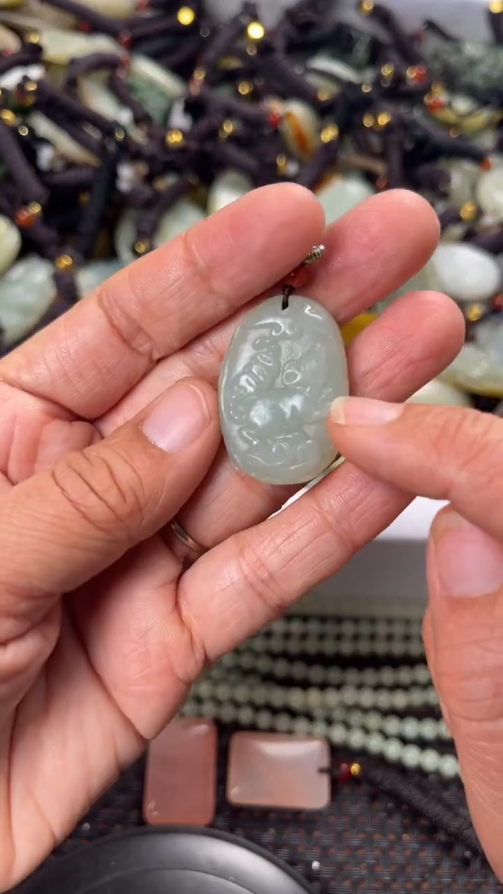 【闪购商品】和田玉颈饰未镶嵌多样性发货没有证书拍一发一有瑕