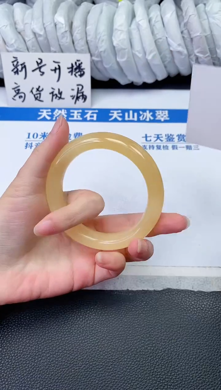 【闪购商品】石英质玉手镯未镶嵌V299