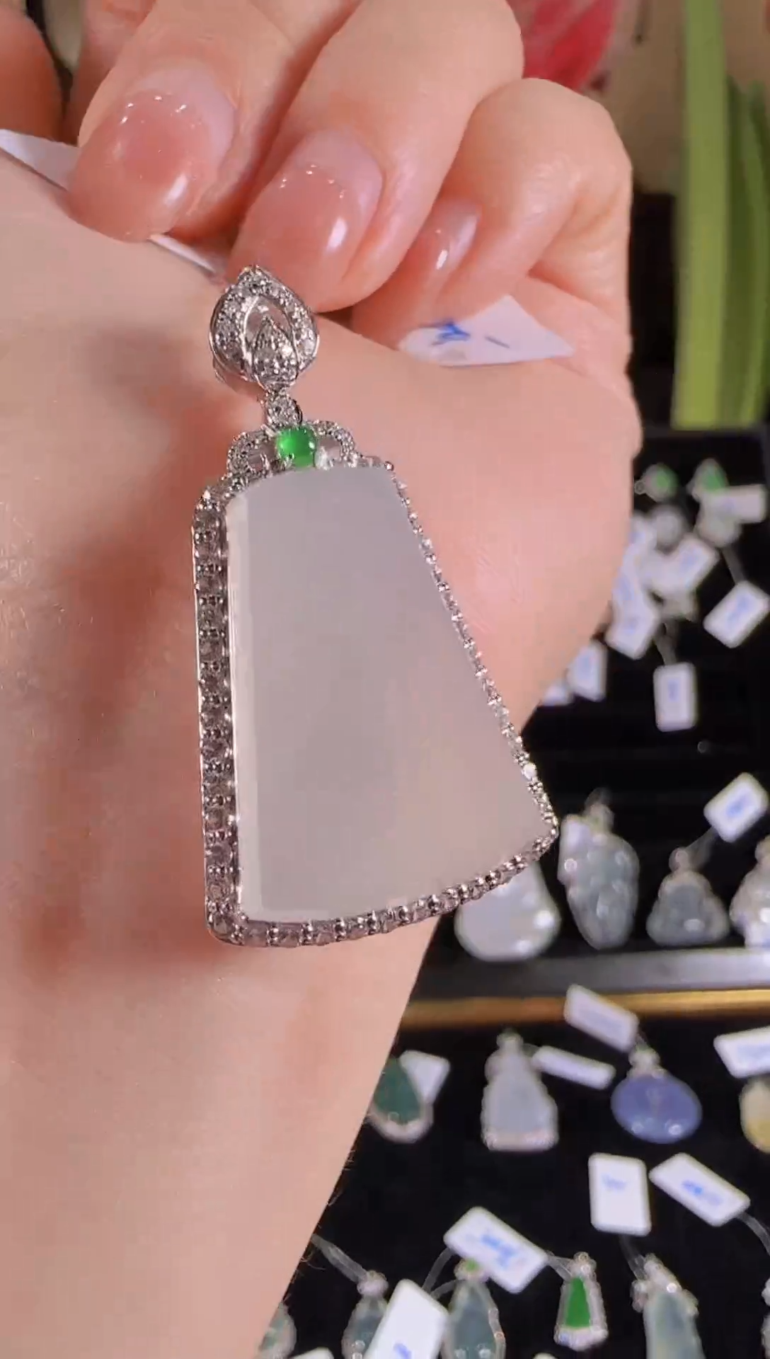 【闪购商品】翡翠吊坠(不含链)18K金镶嵌白冰无事牌