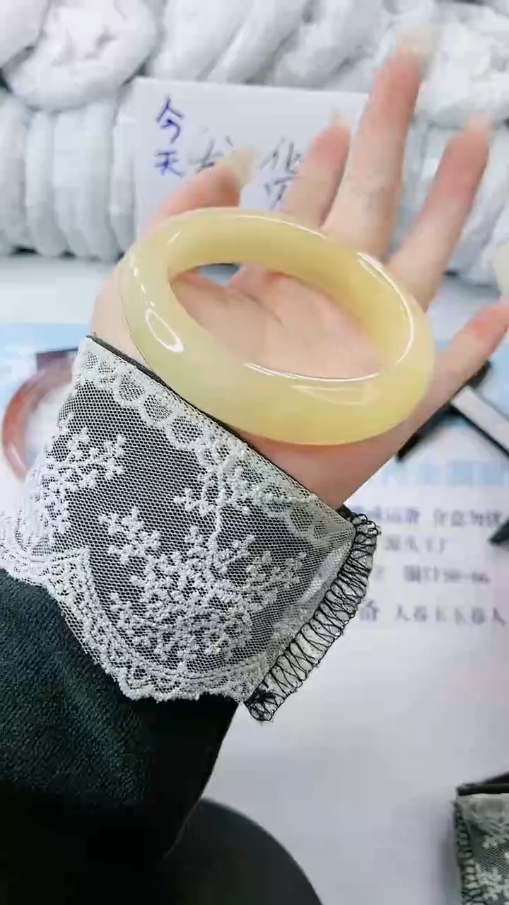 【闪购商品】石英质玉手镯未镶嵌多样性发货C141-66
