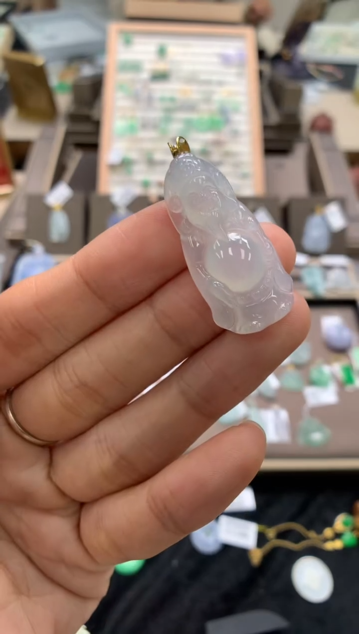 颈饰18K金镶嵌翡翠财神