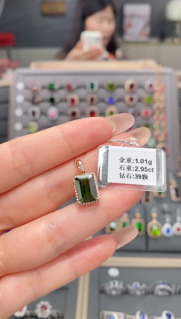【闪购商品】碧玺颈饰18K金镶嵌2.95    