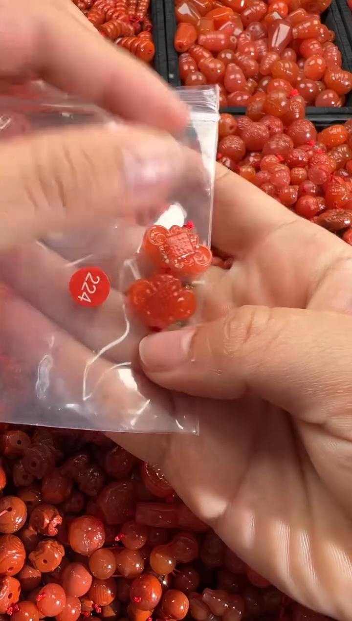 【闪购商品】南红玛瑙颈饰未镶嵌1