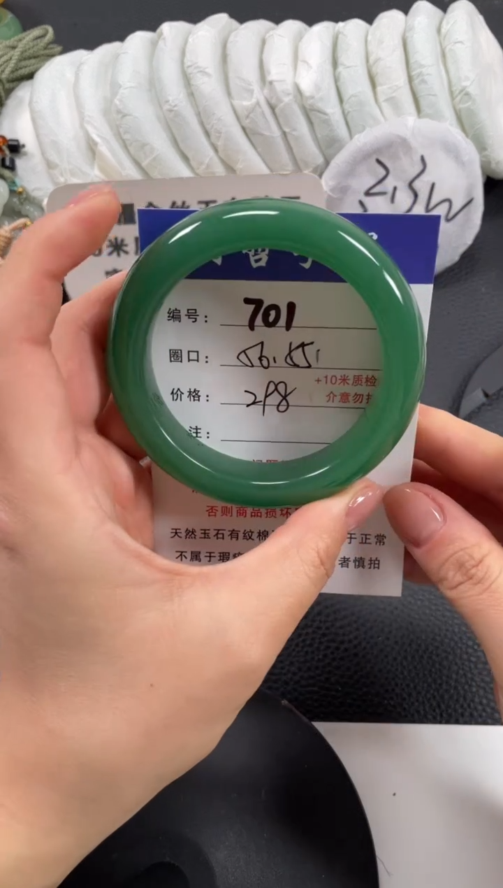 【闪购商品】石英质玉手镯未镶嵌56