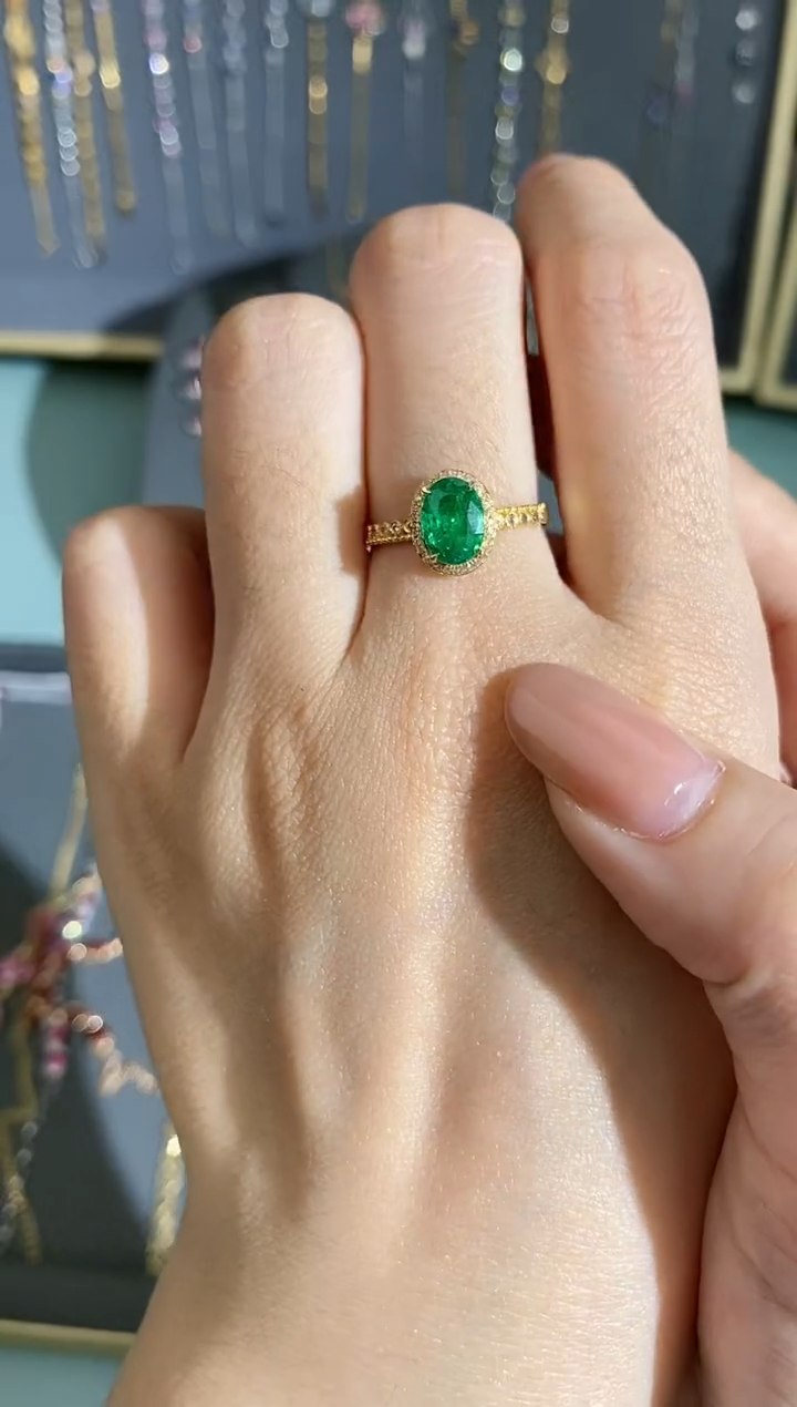 【闪购商品】祖母绿戒指18K金镶嵌戒指