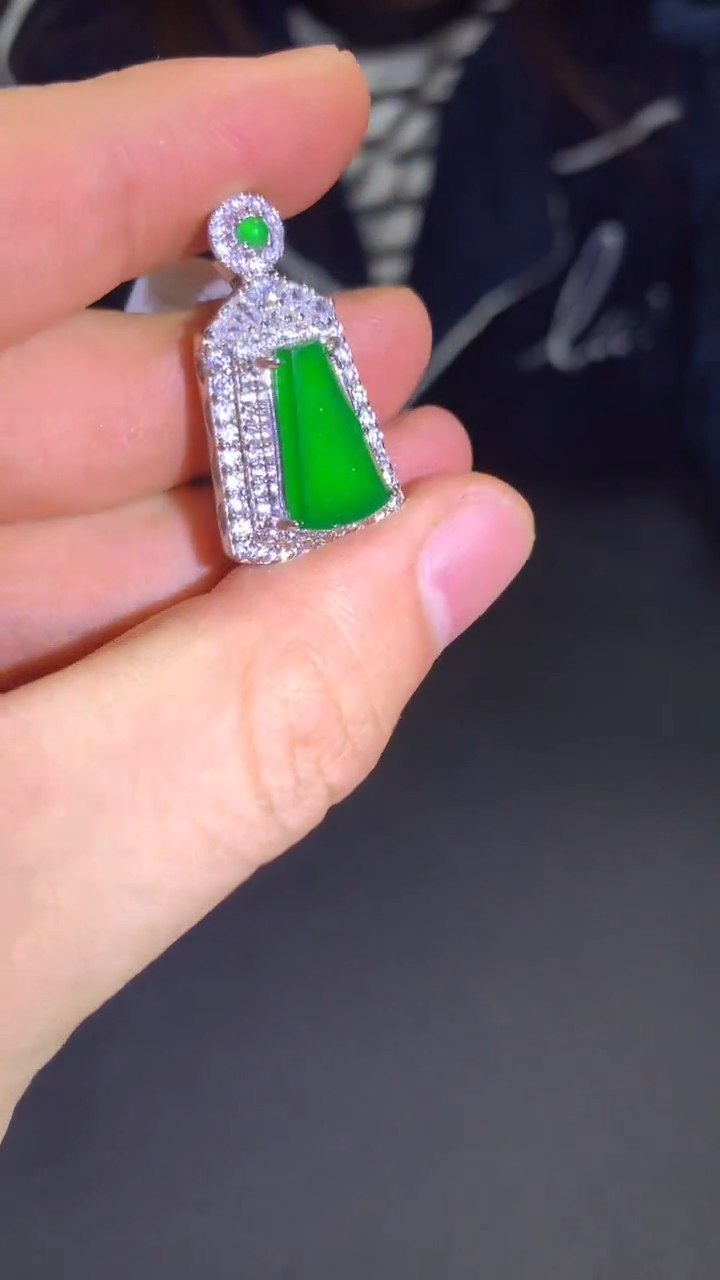 【闪购商品】翡翠吊坠(赠链)未镶嵌0698921646/多样性发一