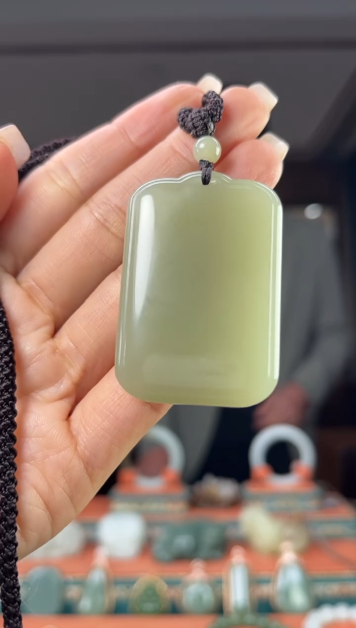 颈饰未镶嵌和田玉佩佩