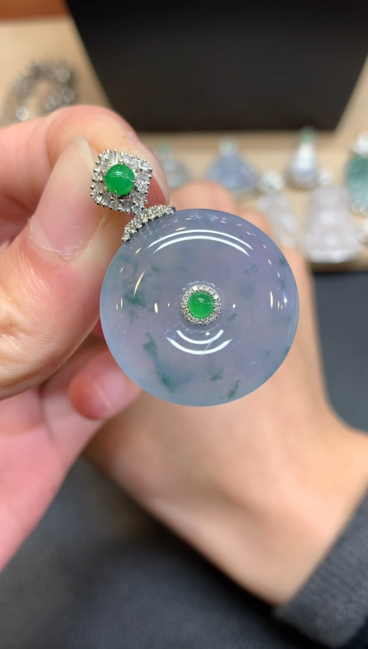 【闪购商品】翡翠颈饰18K金镶嵌平安扣【无服务费】