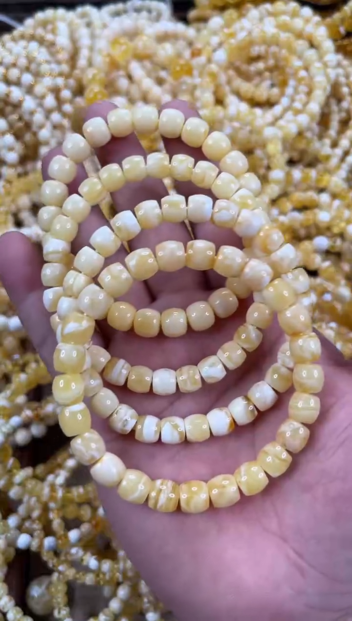 未镶嵌琥珀裸石AA7   8左右老型  多样性一条