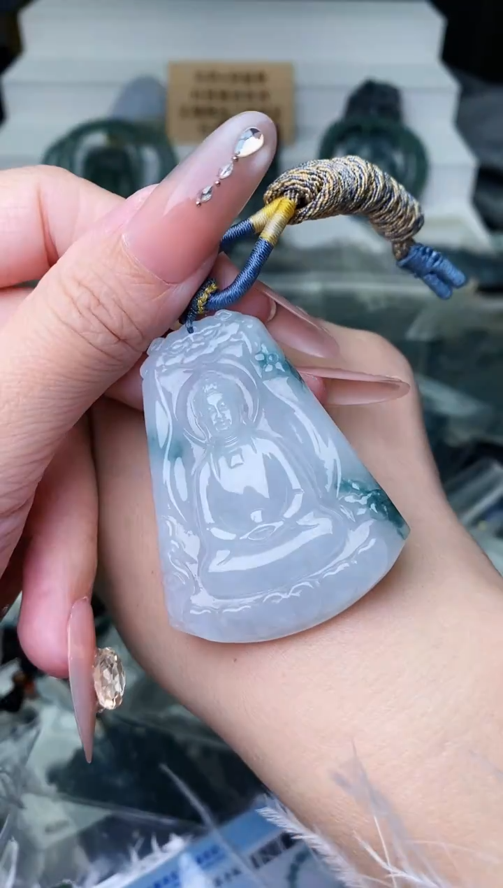颈饰未镶嵌翡翠 