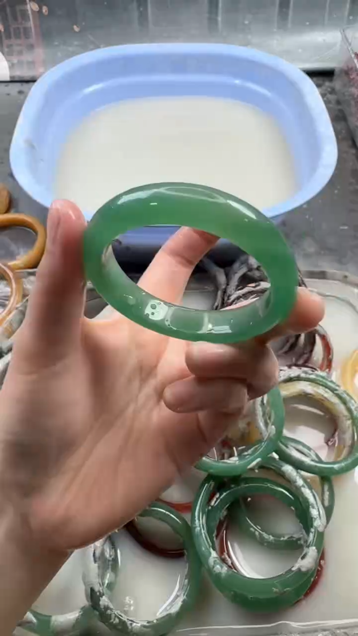 【闪购商品】石英质玉手镯未镶嵌98