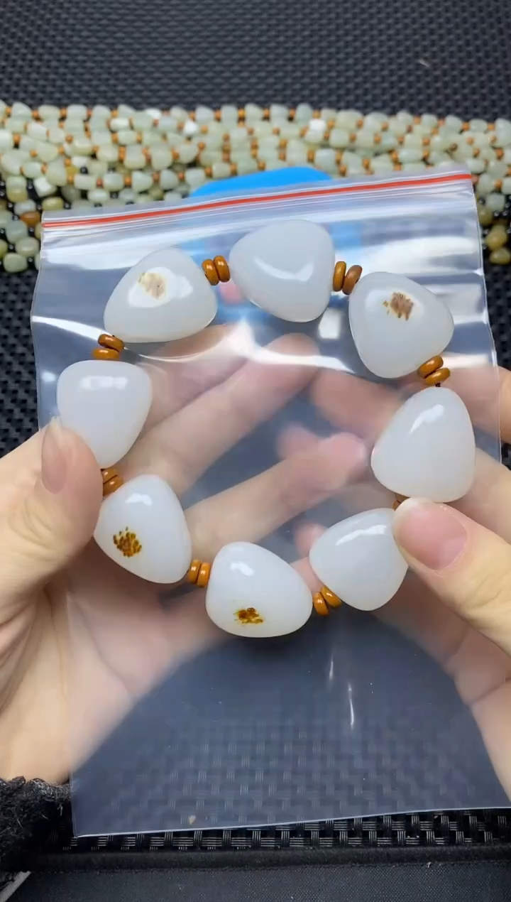 未镶嵌手链和田玉金**马手串