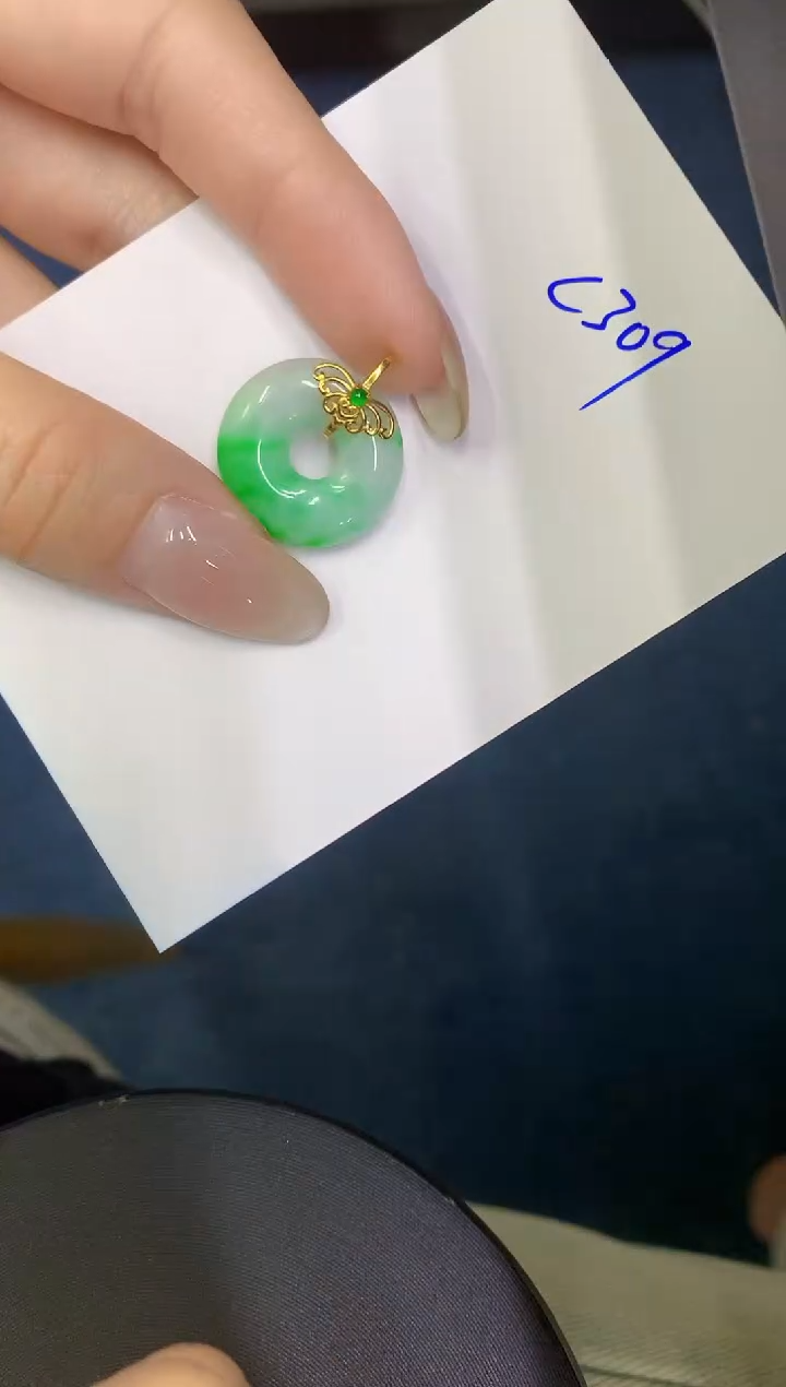 翡翠18K金镶嵌颈饰缅甸天然翡翠A货