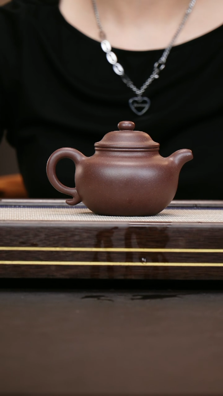 茶壶紫砂底槽清  莲子