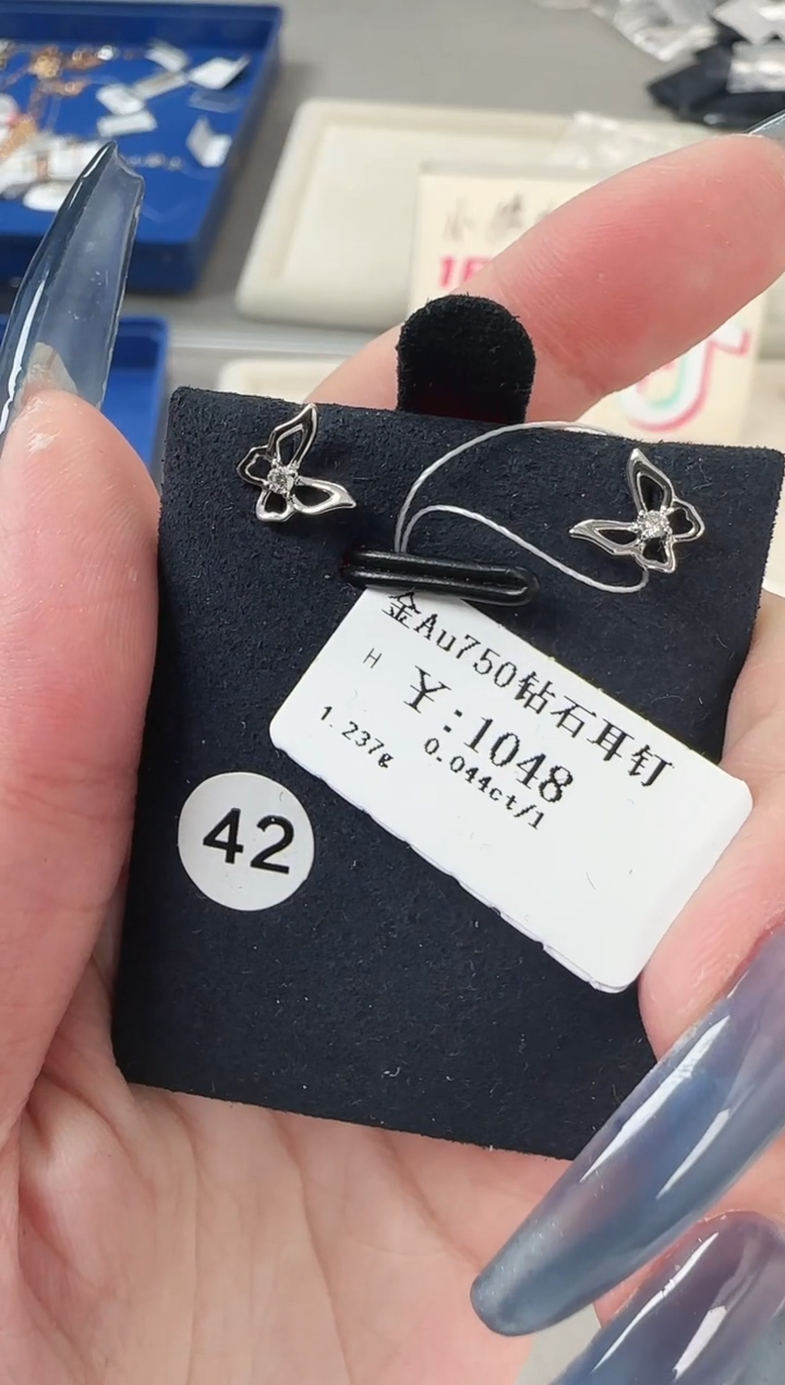 【闪购商品】钻石耳饰18K金镶嵌B2599908900221