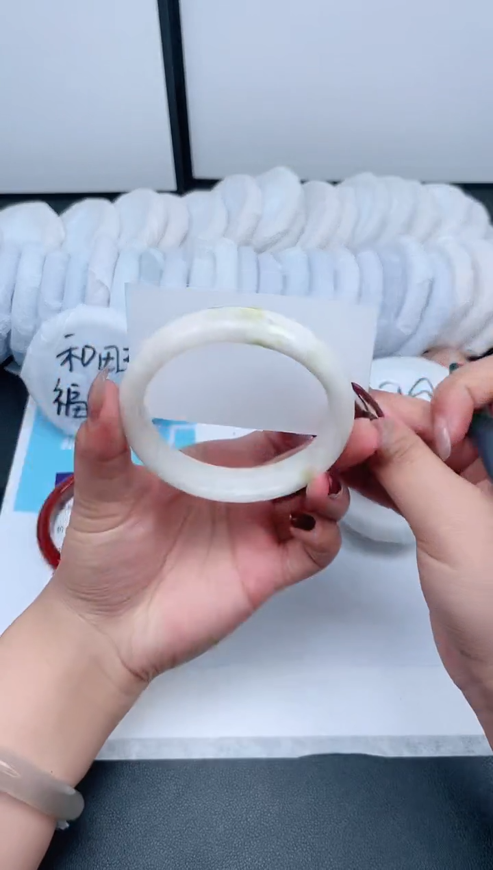 【闪购商品】石英质玉手镯未镶嵌455-61.5