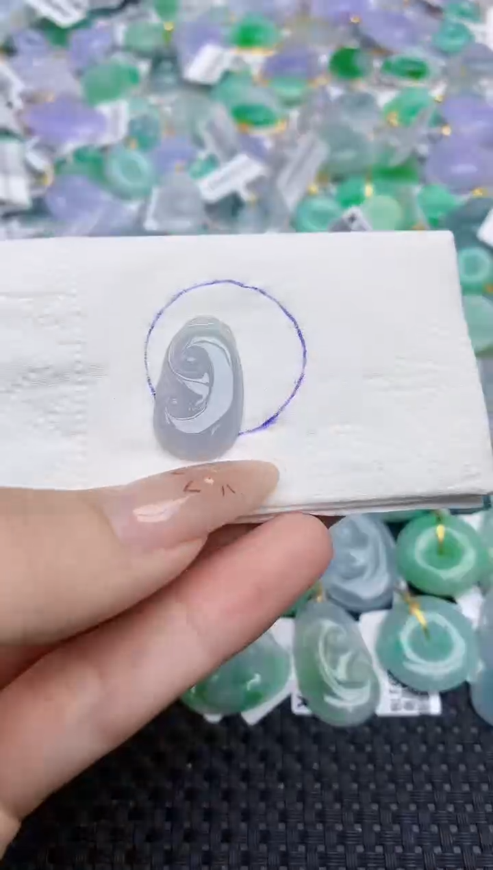 翡翠未镶嵌颈饰   天然翡翠A货