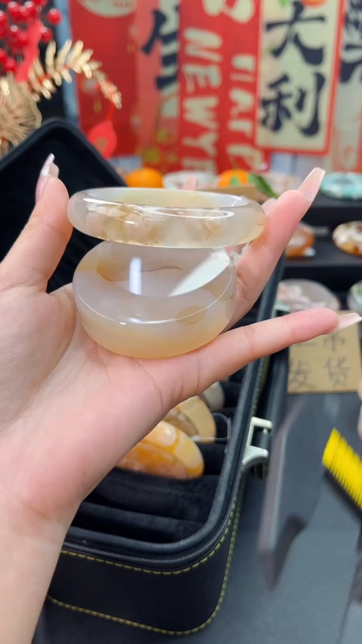 【闪购商品】石英质玉手镯未镶嵌赠送镯心（60圈口）