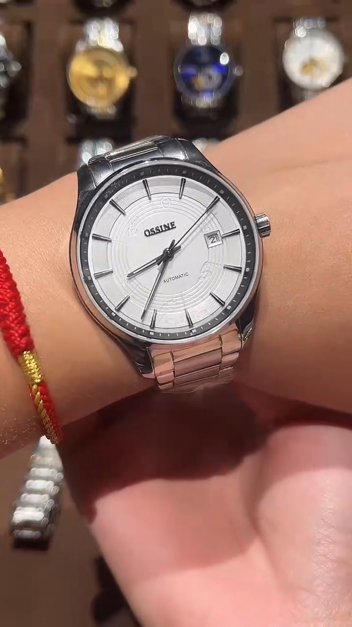 精钢孤品闪电购手表一个