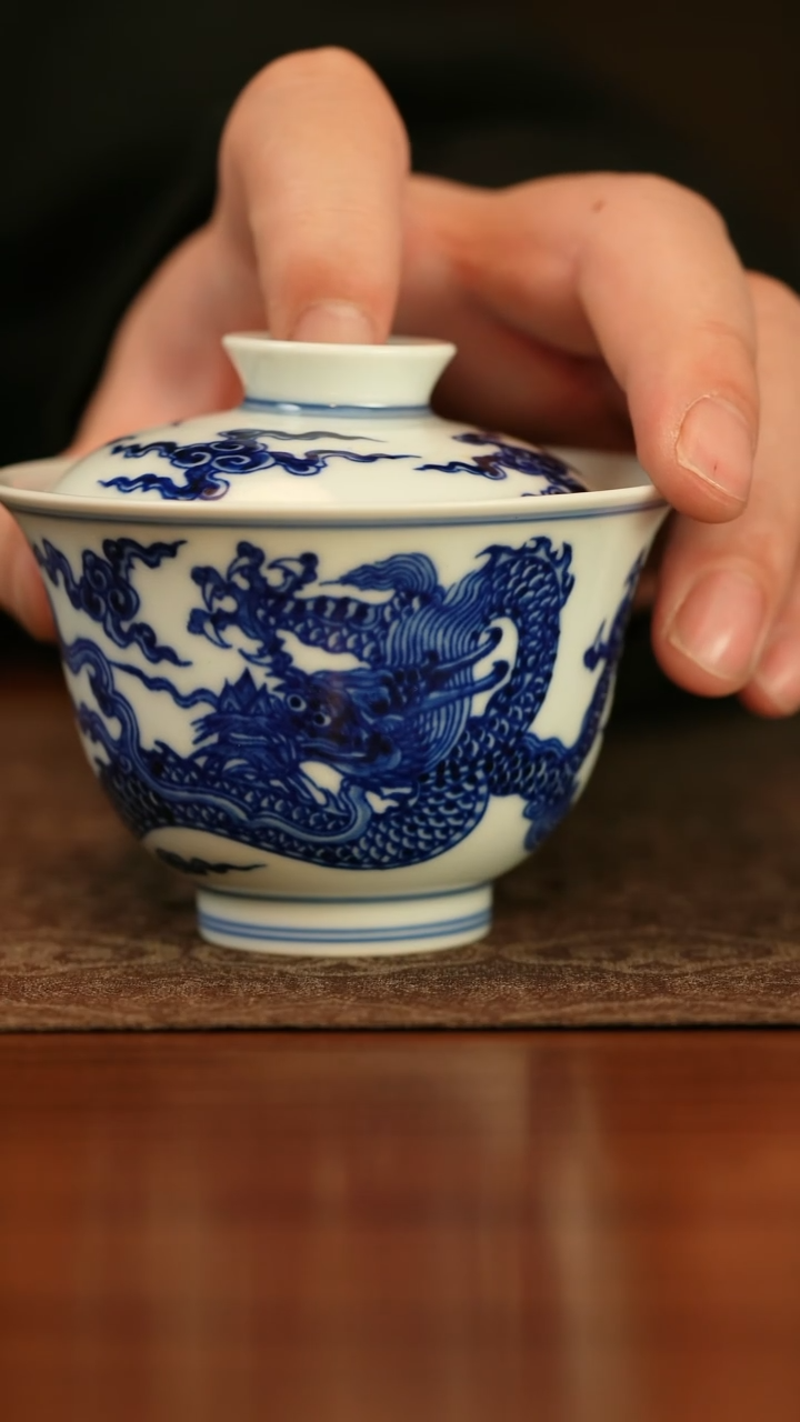 【闪购商品】莹璨轩青花龙纹盖碗