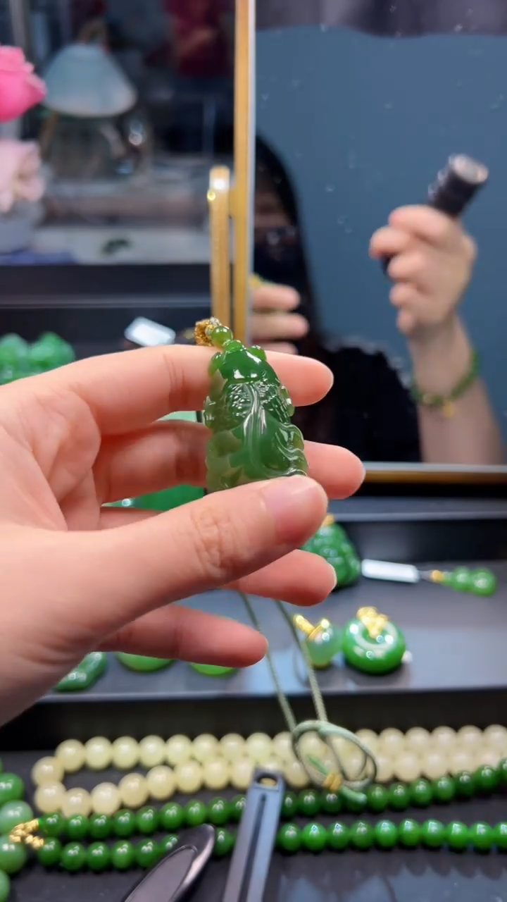 和田玉（碧玉）未镶嵌颈饰1