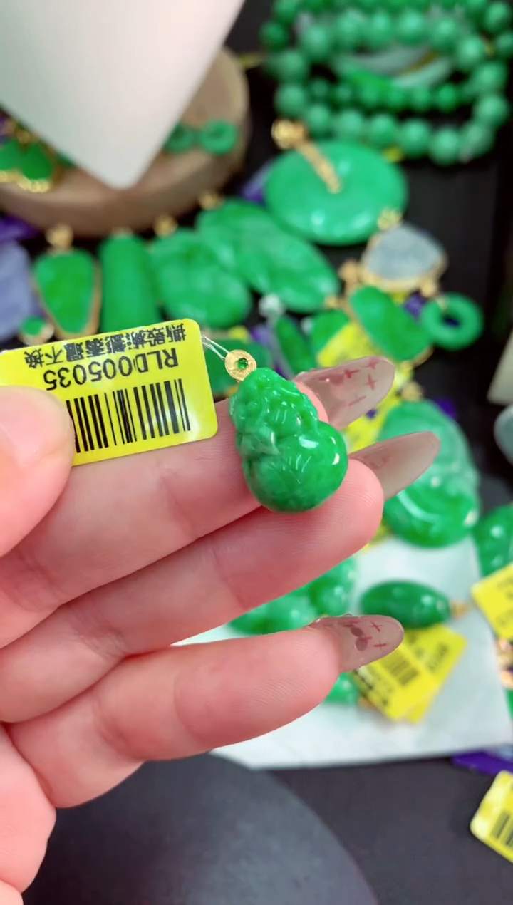 翡翠18K金镶嵌颈饰挂件