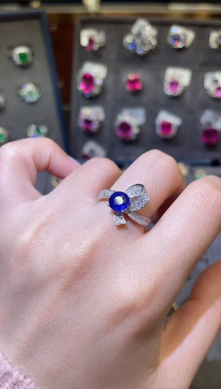 【闪购商品】蓝宝石戒指18K金镶嵌无烧皇家蓝