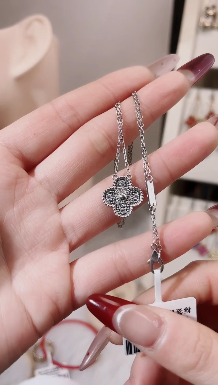 【闪购商品】钻石颈饰18K金镶嵌18K金镶嵌钻石 K白 