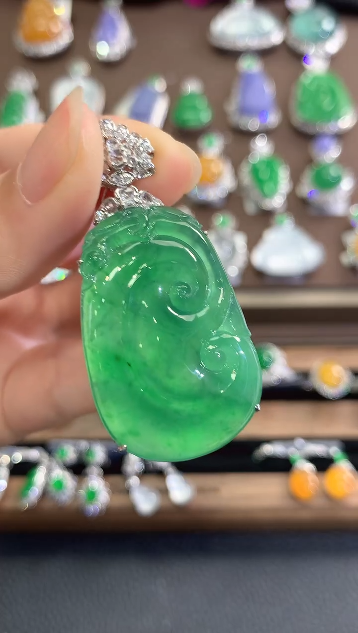 吊坠(不含链)18K金镶嵌翡翠@*妹春日珠宝 A1