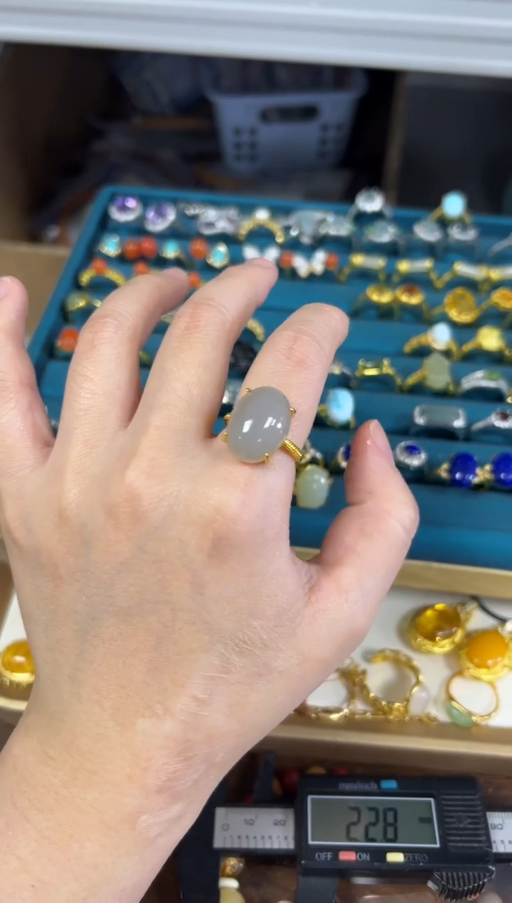 未镶嵌戒指和田玉和田玉烟紫大蛋面镶嵌款戒指[30]