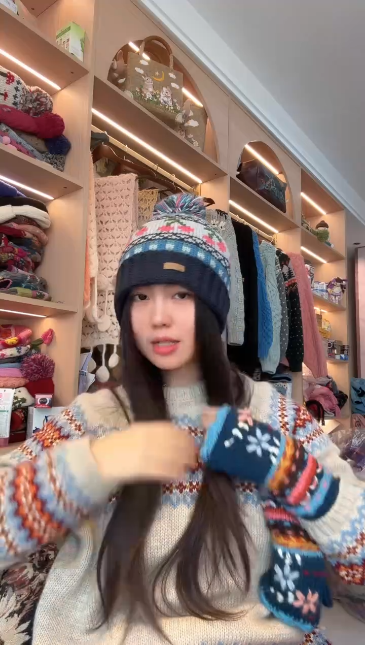 羊毛蓝色翻边樱桃帽