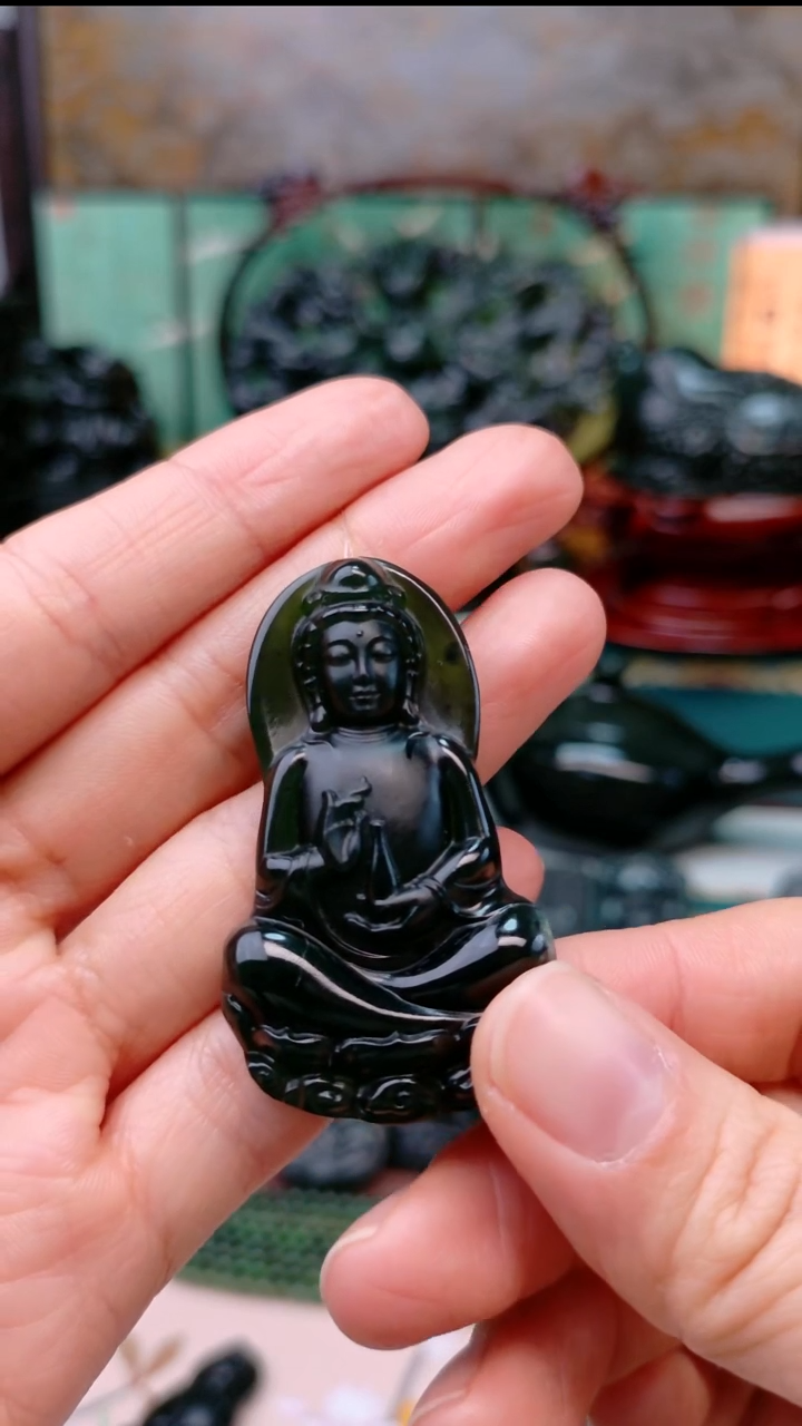 未镶嵌蛇纹石玉吊坠挪****?观音