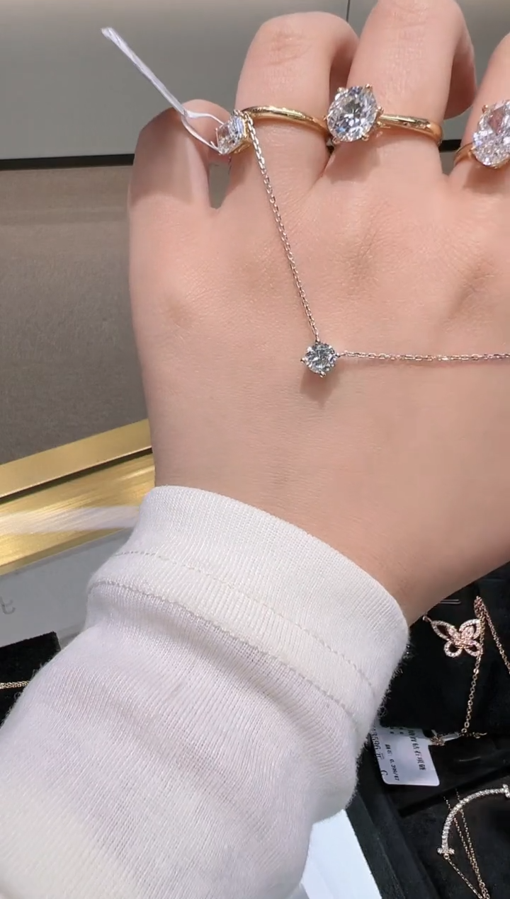 【闪购商品】合成钻石颈饰18K金镶嵌k白四爪项链