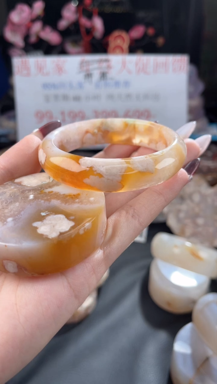 【闪购商品】石英质玉手镯未镶嵌55