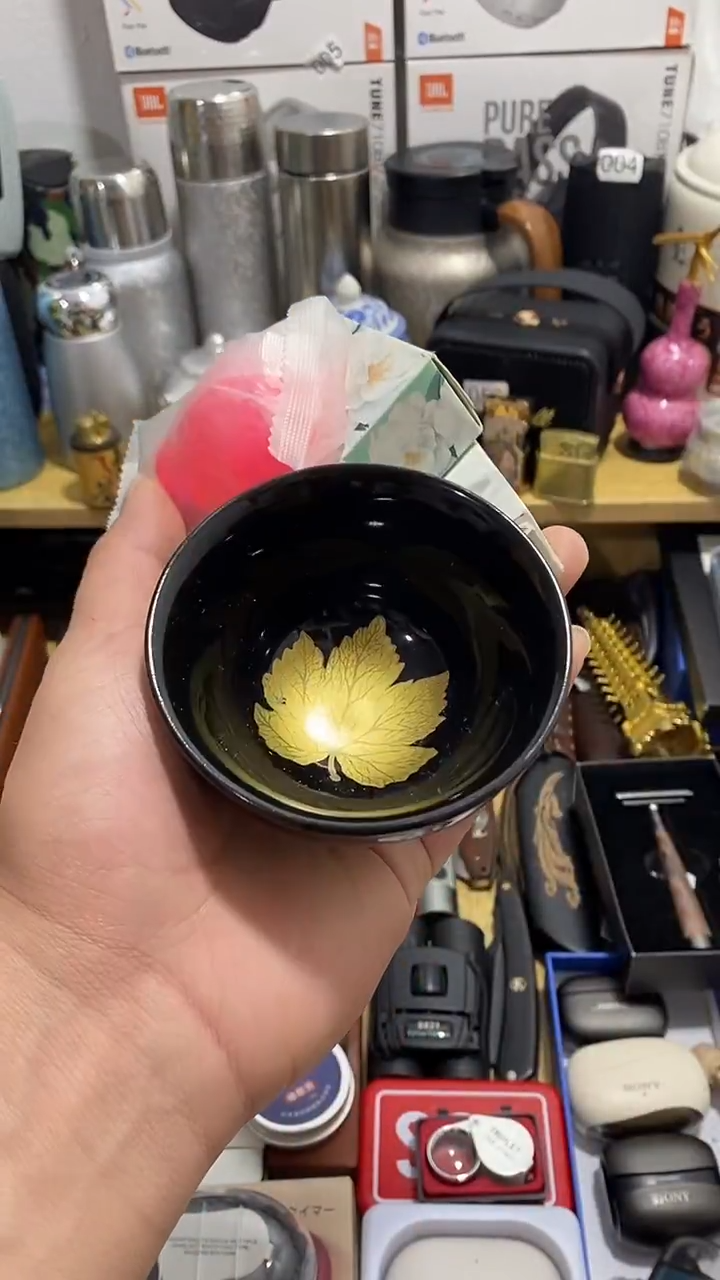 手工艺品琉璃闪购商品如图所示