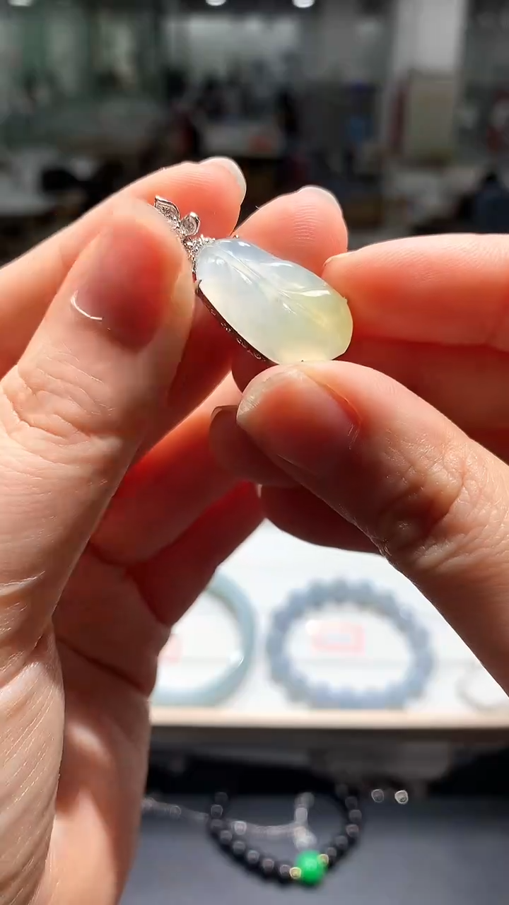 【闪购商品】翡翠18K金镶嵌颈饰翡翠叶子|不退不换