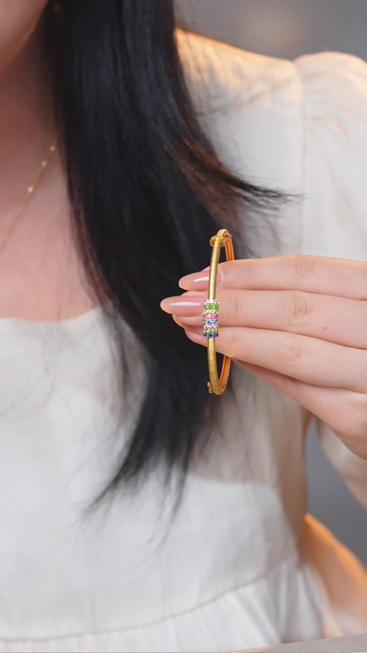 彩色蓝宝石手镯18K金镶嵌圈口58（3号）@@U8709