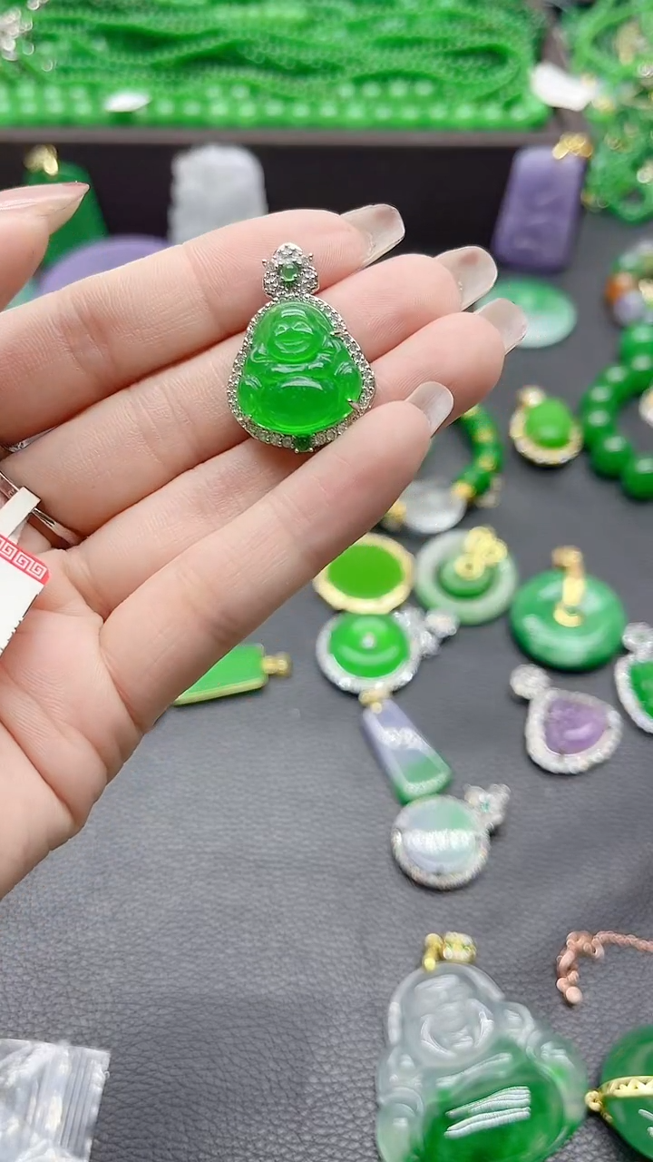 翡翠未镶嵌颈饰镶嵌小佛