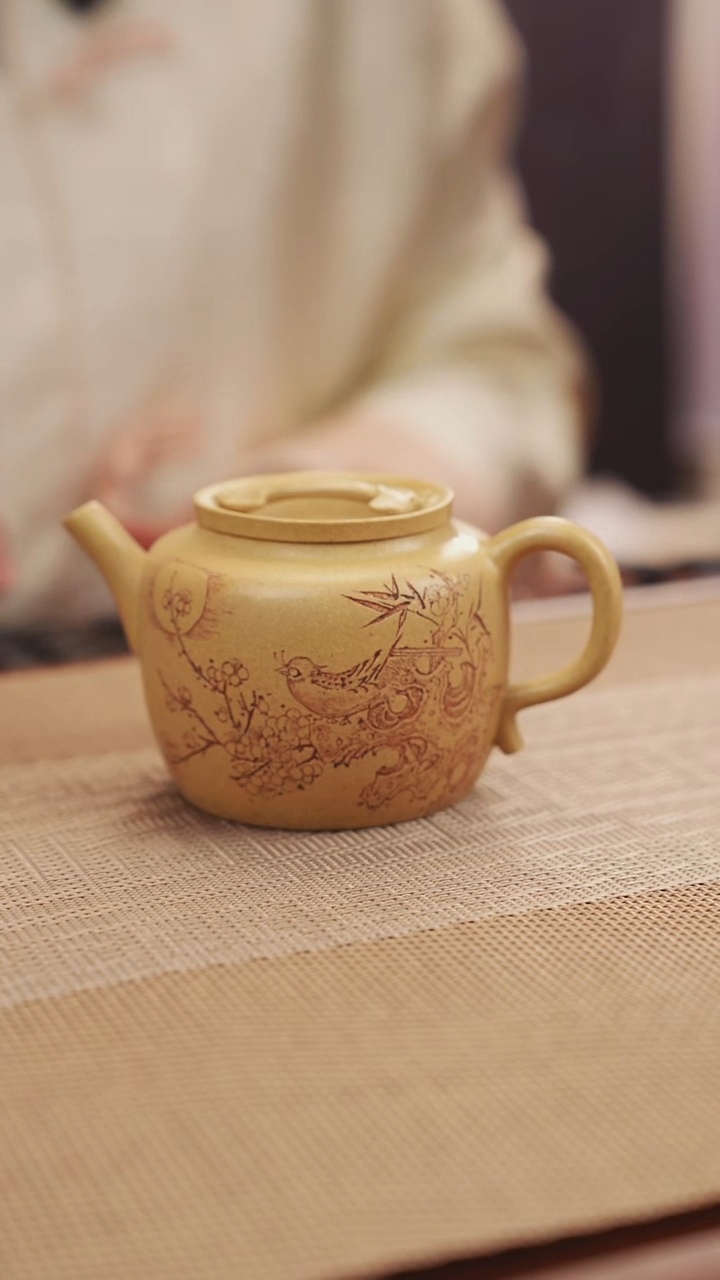 原矿本山段花好月圆紫砂壶9