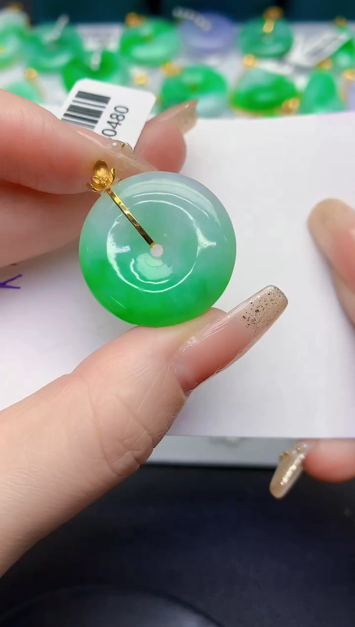 颈饰18K金镶嵌翡翠缅甸天然翡翠A货