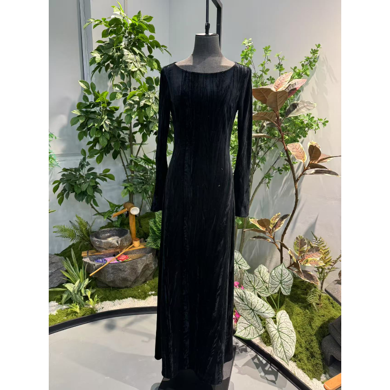 剀剀莉 （迷醉之夜）早春新款黑色气质圆领修身显瘦弹力丝绒连衣裙