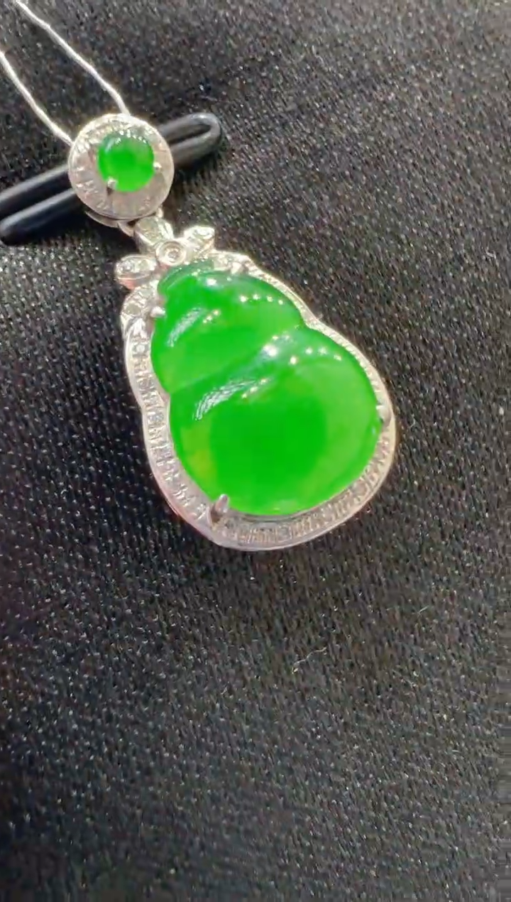 【闪购商品】翡翠吊坠(不含链)18K金镶嵌        