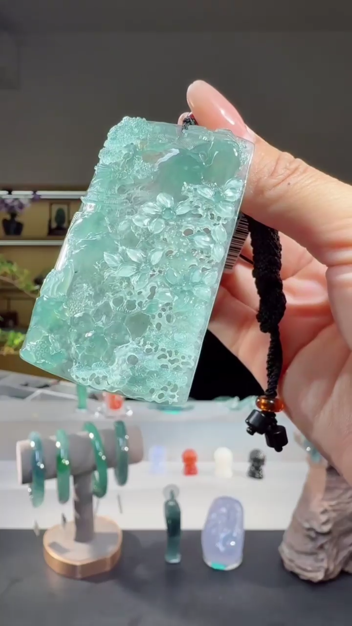 吊坠(不含链)未镶嵌翡翠山水牌（多样性发其一）