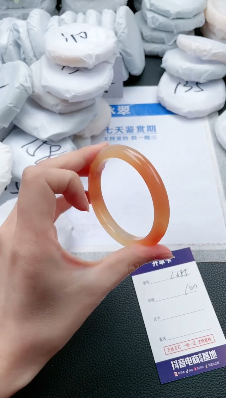 【闪购商品】石英质玉手镯未镶嵌L685