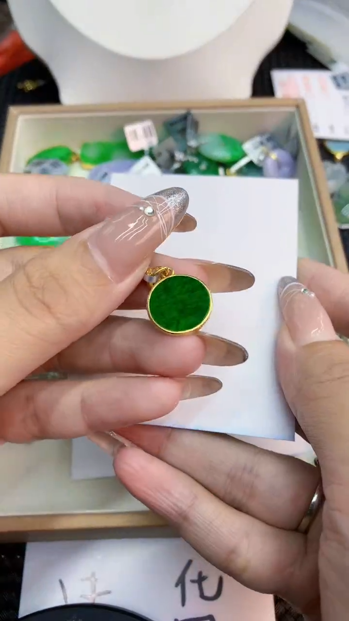颈饰未镶嵌翡翠1