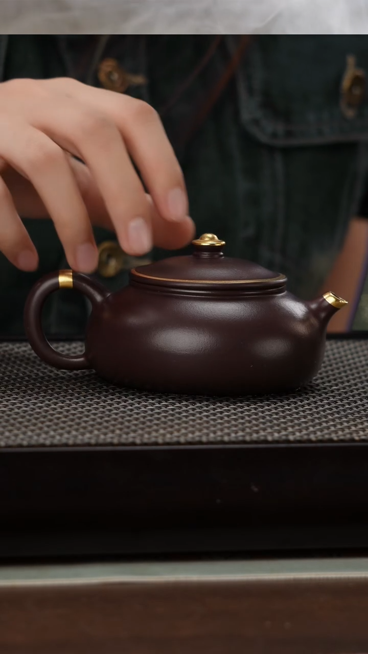 茶壶紫砂四号井茄皮紫泥描金寒江160cc