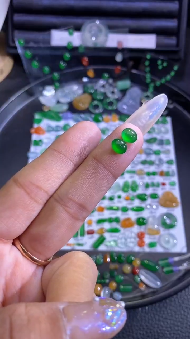 未镶嵌挂件翡翠蛋面