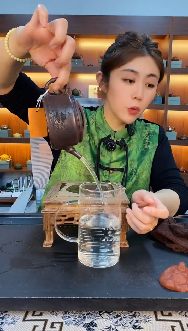 茶壶紫砂花开富贵竹段大口汉瓦 紫龙血砂 顾建华